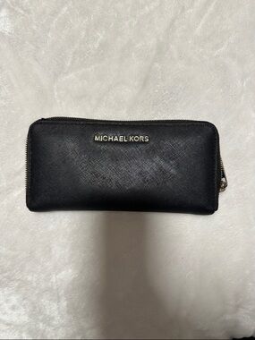Michael Kors Black Saffiano Zip Wallet